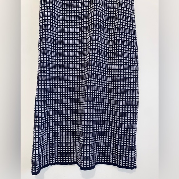 Sleeveless Plaid Midi - Picture 4 of 4